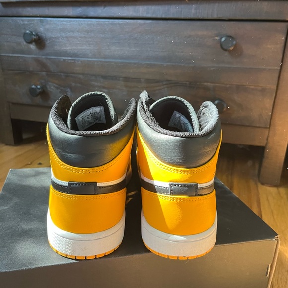 Air Jordan 1 Mid - Picture 7 of 10